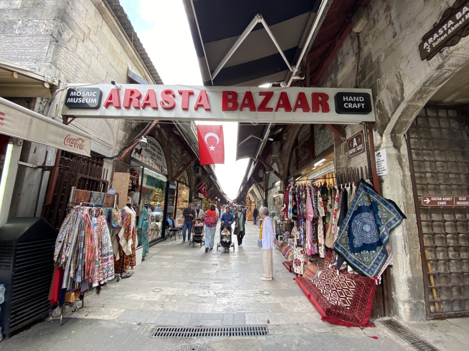 Стамбулдағы Араста базарынан туристер үзілмейді