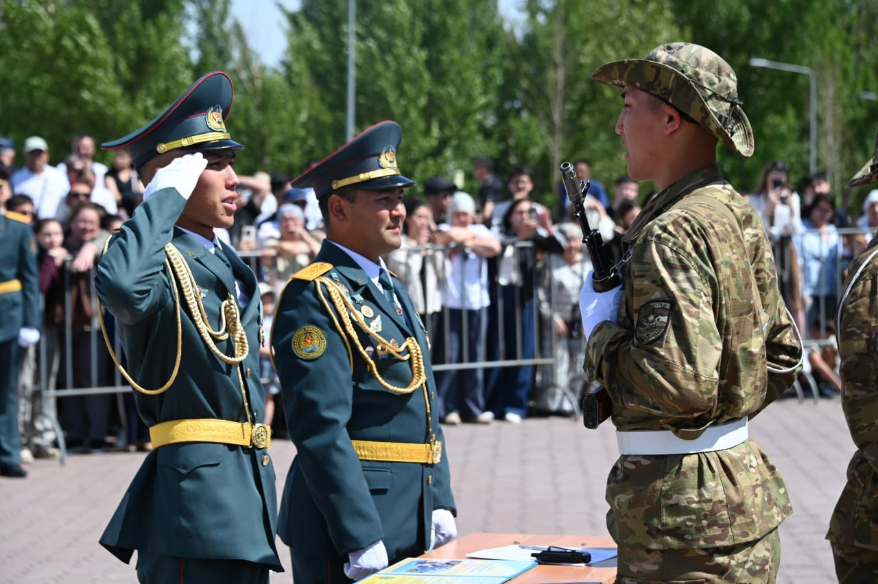 Қарағандыда 31775 әскери бөлімінің 400 сарбазы Әскери ант қабылдады